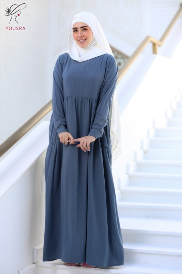 عباية حريمي عباية حريمي 2 جيب بالكسر من الامام  خامة ناعمة و مريحة