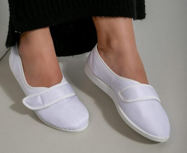 شوز حريمي ابيض & اسود